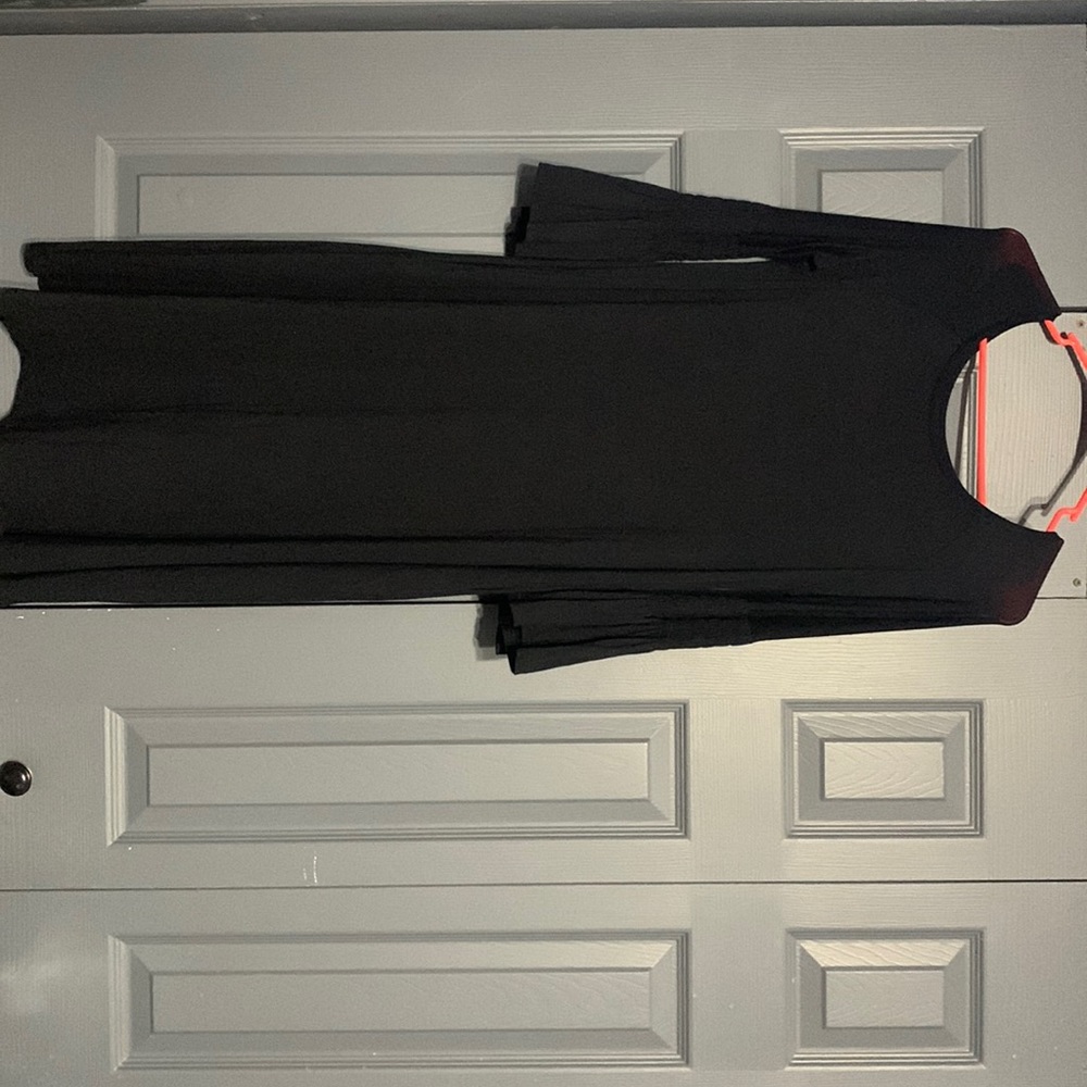 Agnes and Dora Black and Red Long Sleeve Midi Dresses with 2 pockets. B12